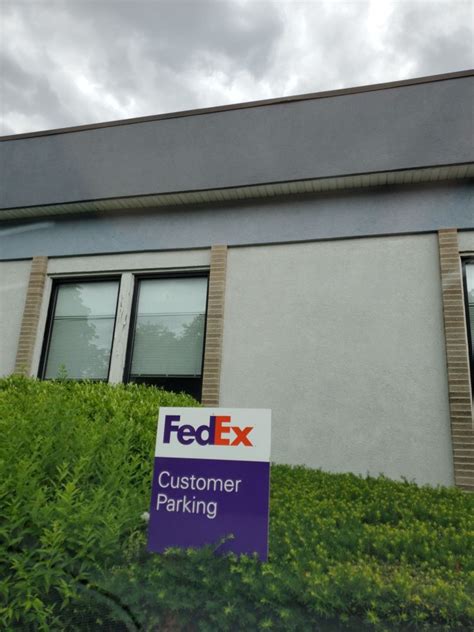 Fedex facility 510 stewart avenue. Things To Know About Fedex facility 510 stewart avenue. 